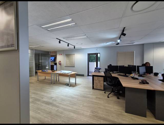 250M² OFFICE TO LET IN VORNA VALLEY